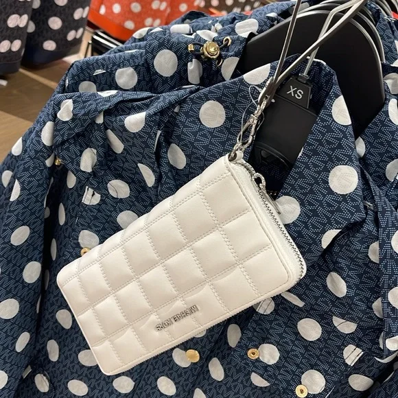 MICHAEL KORS Continental Wristlet Phone Case Wallet
Optic White
NWT - Picture 3 of 16